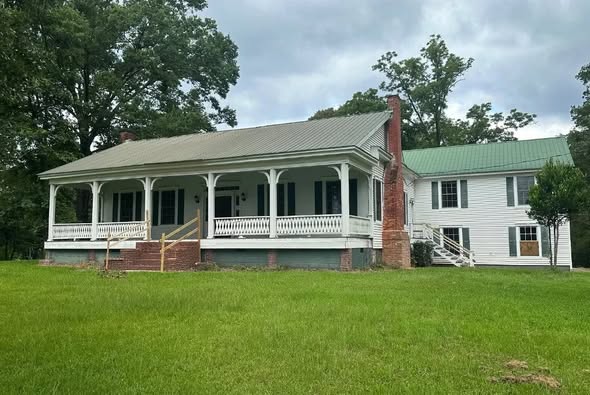 Look inside! 4 beds/4 baths! Circa 1890 in Mississippi. $135,000 Look inside! 4 beds/4 baths! Circa 1890 in Mississippi. $135,000