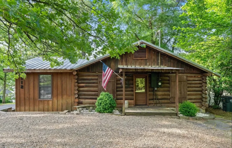 Log cabin with a private boat slip! Circa 1950 in Arkansas. $225,000 Log cabin with a private boat slip! Circa 1950 in Arkansas. $225,000